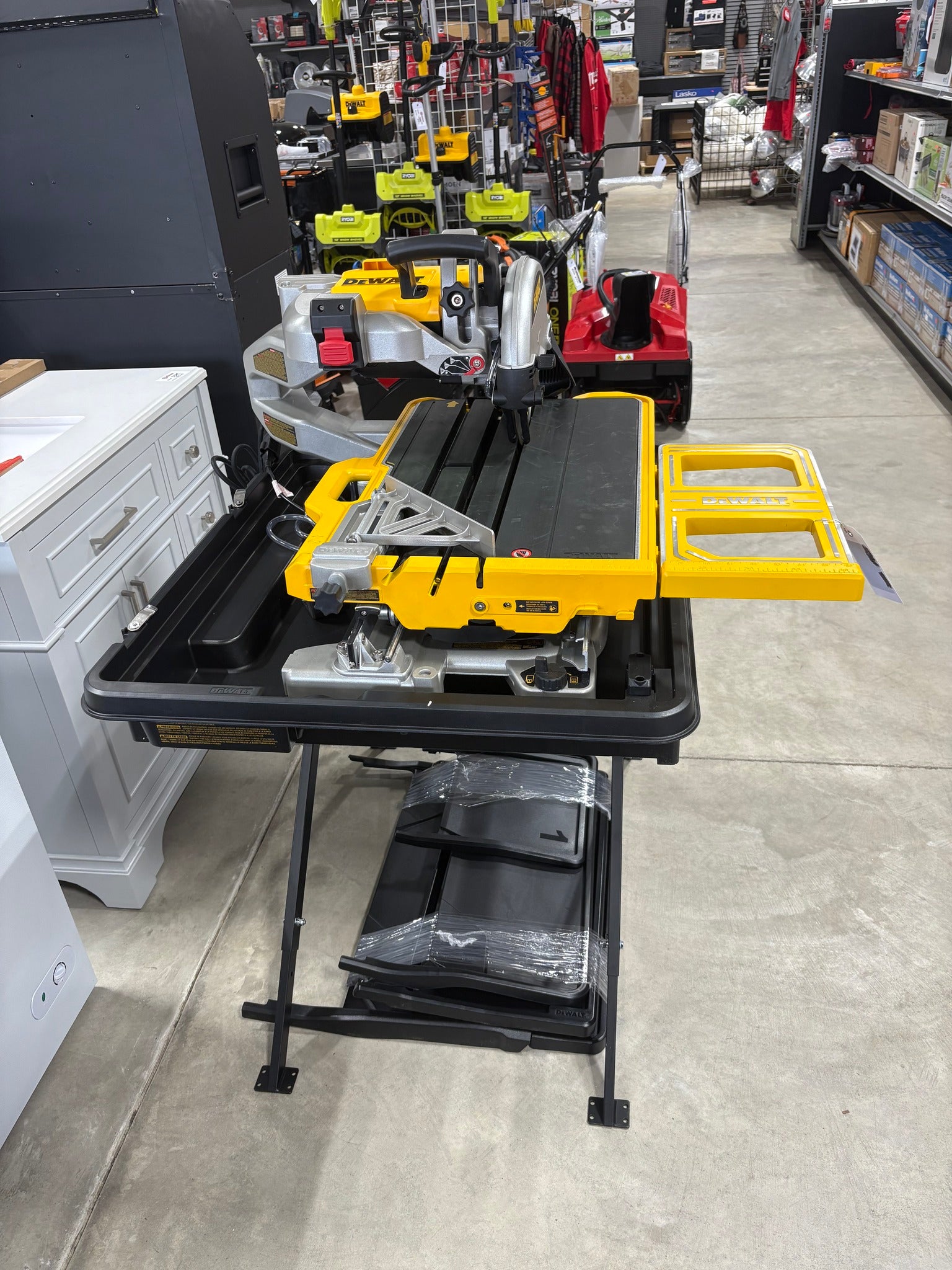 Brand new DEWALT 10 in. High Capacity Wet Tile Saw with Stand