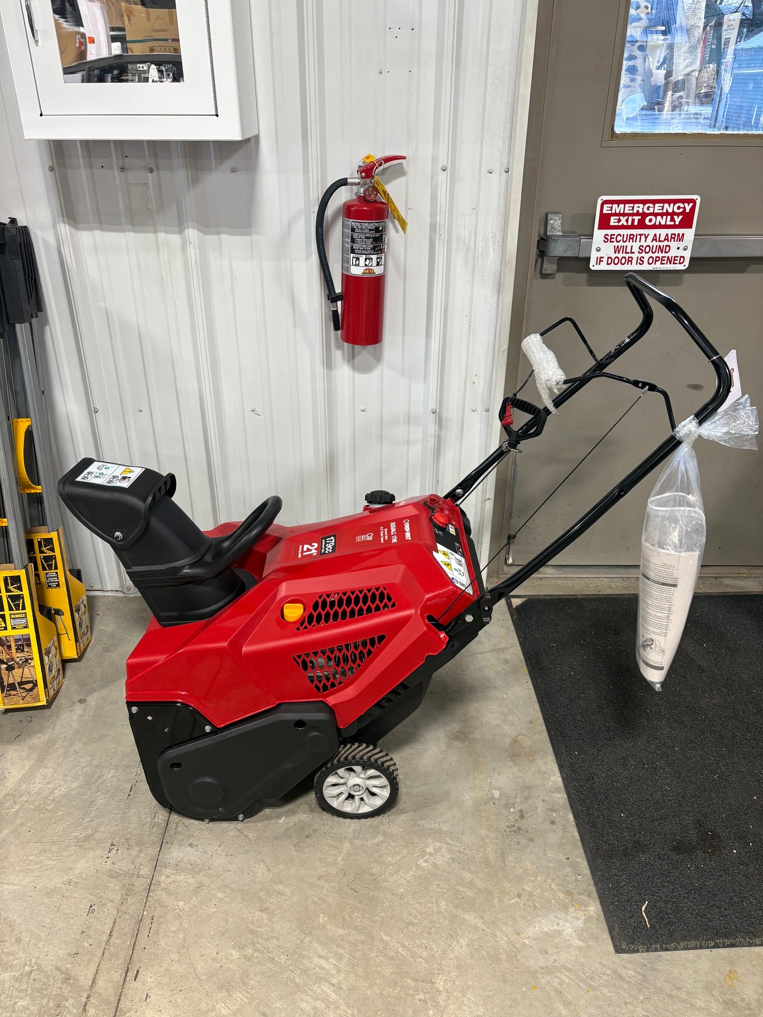 Brand new Troy-Bilt Squall 21 in. 123 cc Single-Stage Gas Snow Blower with E-Z Chute Control