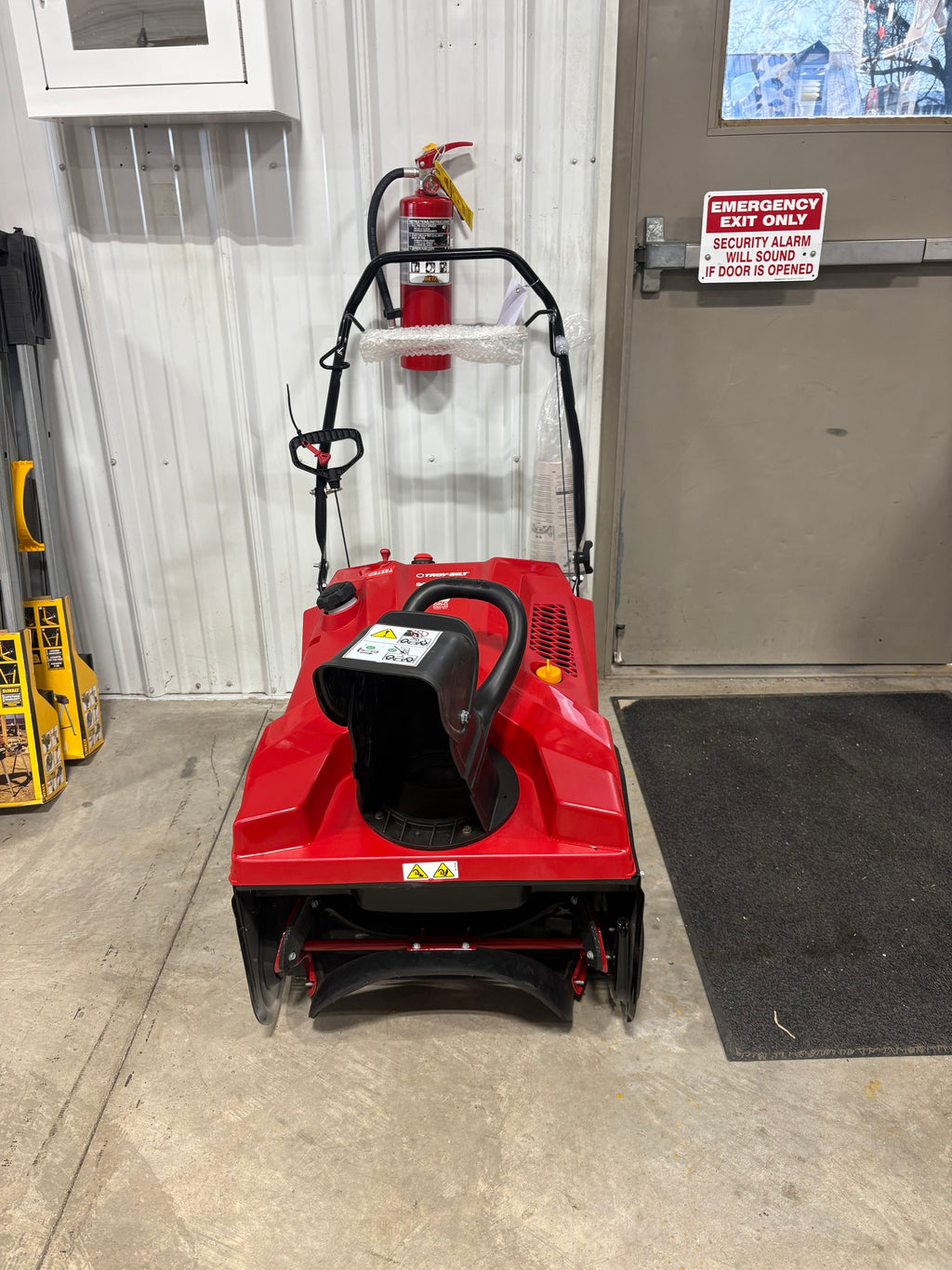 Brand new Troy-Bilt Squall 21 in. 123 cc Single-Stage Gas Snow Blower with E-Z Chute Control