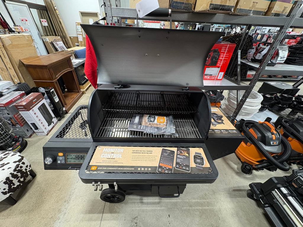 Brand new Oklahoma Joe's Charcoal/Wood Traditional Smoker Black