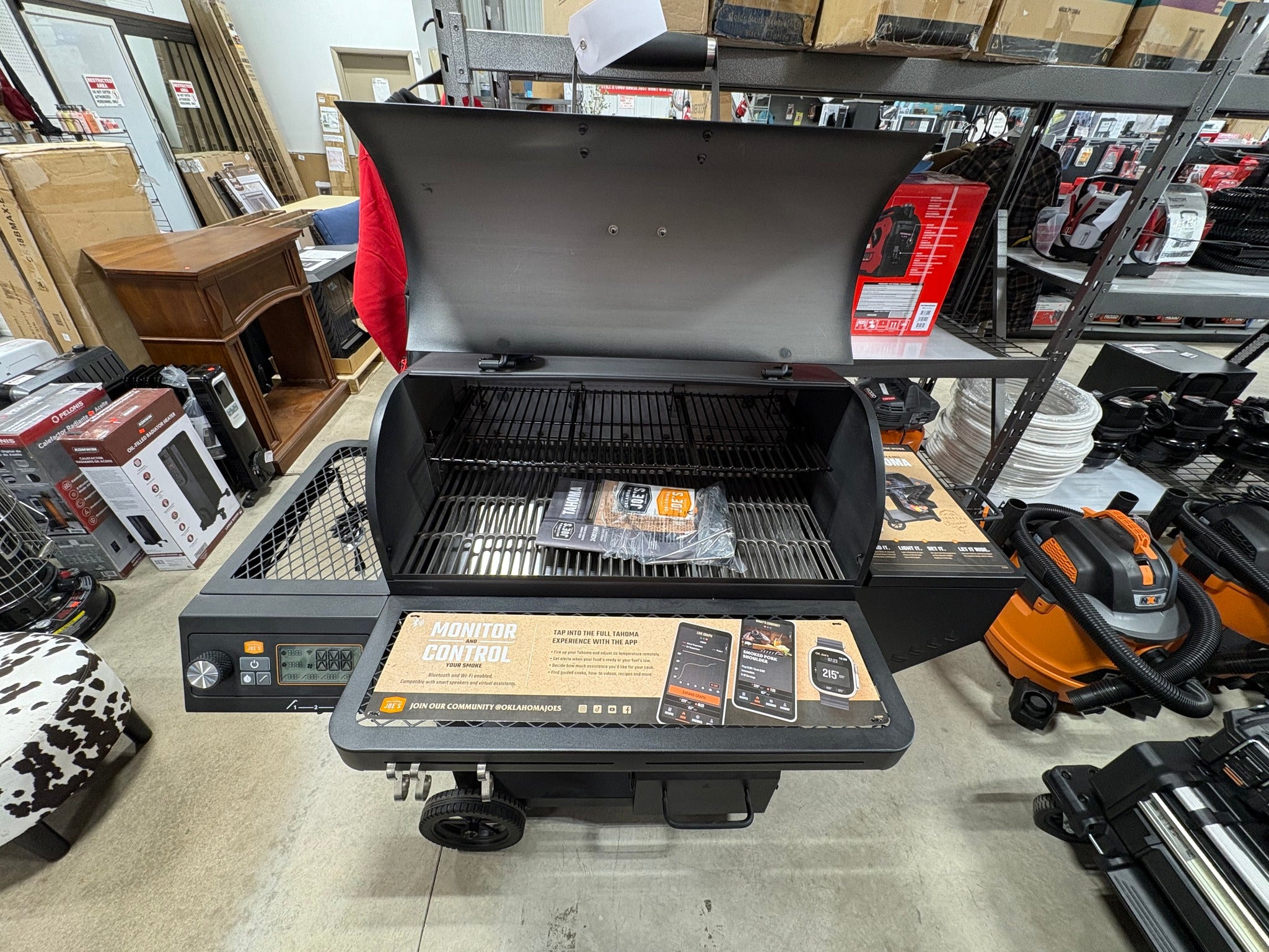 Brand new Oklahoma Joe's Charcoal/Wood Traditional Smoker Black
