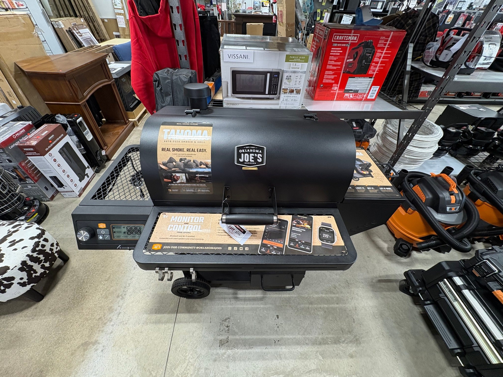 Brand new Oklahoma Joe's Charcoal/Wood Traditional Smoker Black