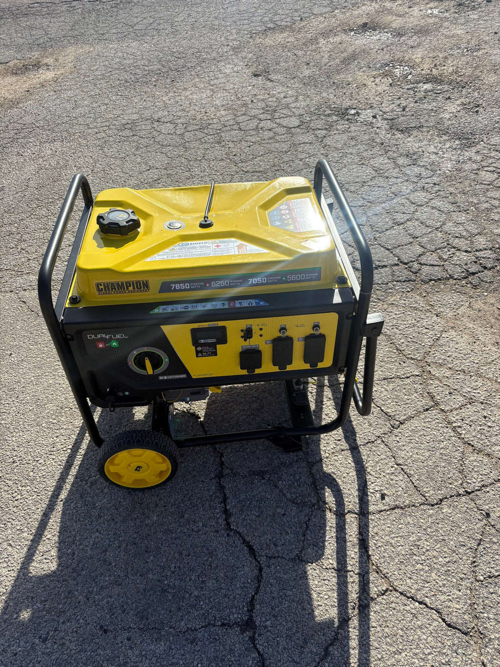 Champion Power Equipment 7850/6250-Watt Recoil Start Storm Ready Gasoline and Propane Powered Dual Fuel Portable Generator with CO Shield.