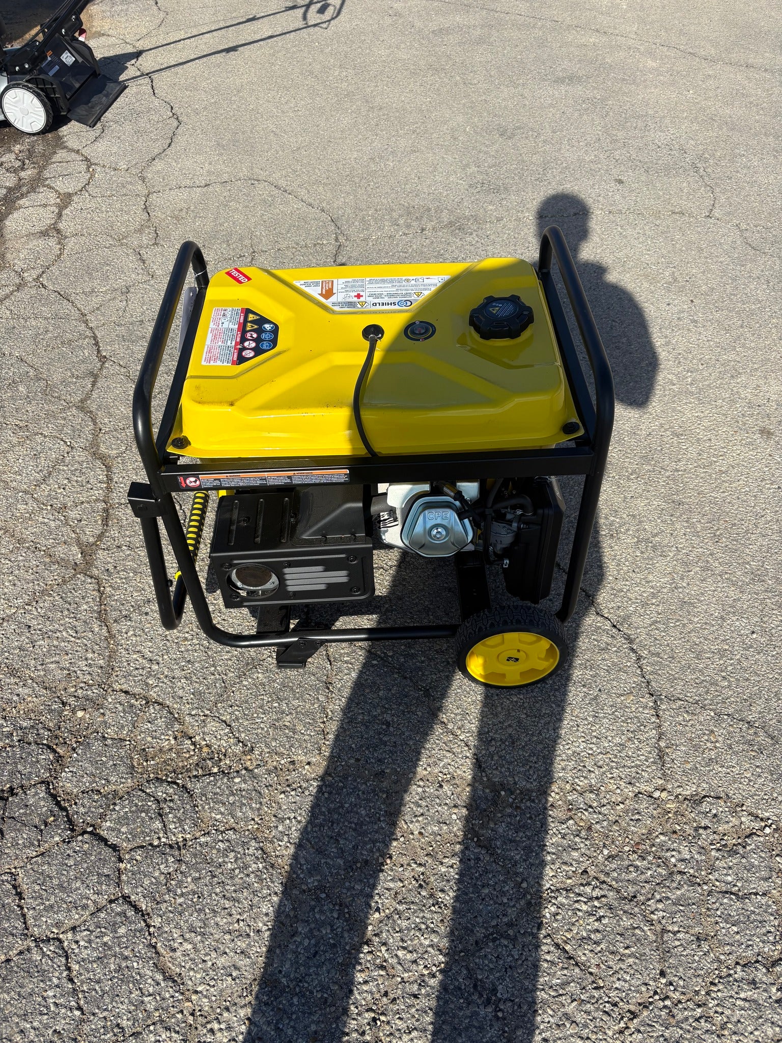 Champion Power Equipment 7850/6250-Watt Recoil Start Storm Ready Gasoline and Propane Powered Dual Fuel Portable Generator with CO Shield.