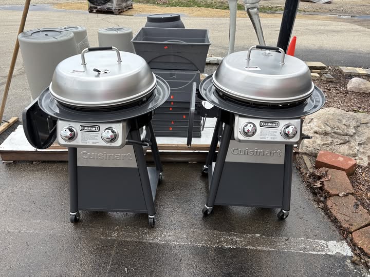 Brand new CUISINART OUTDOORS 2-Burner Propane Gas 360-Degree Griddle Cooking Center in Gray with Stainless Steel Lid