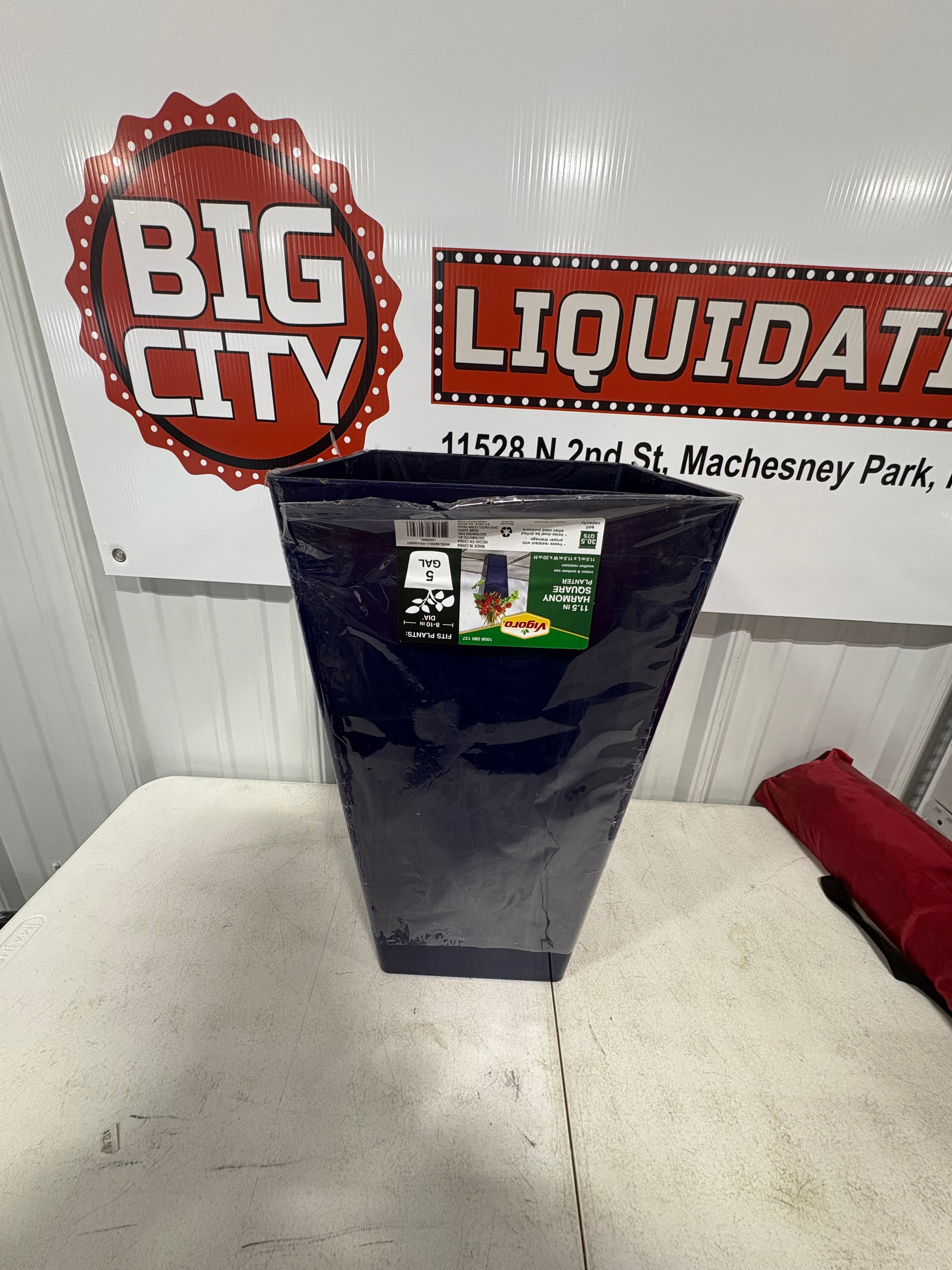 Brand new 11.5 in. Harmony Medium Cobalt Blue Plastic Square Planter