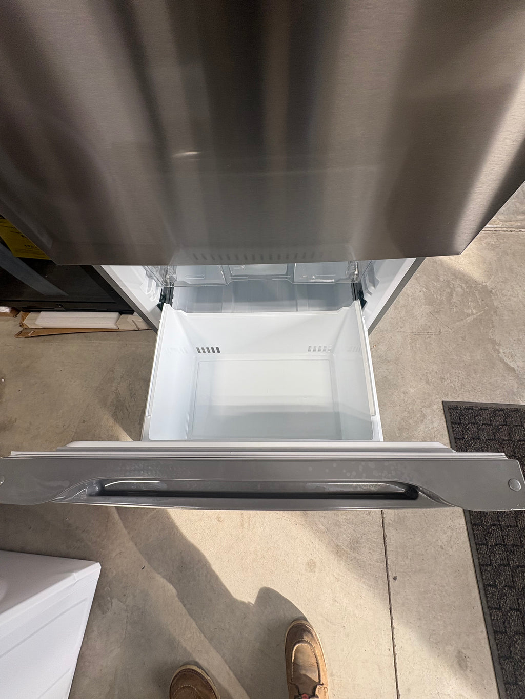 Brand new Vissani 30 in. 18.7 cu. ft. Bottom Freezer Refrigerator in Fingerprint Resistant Stainless Steel, Garage Ready
