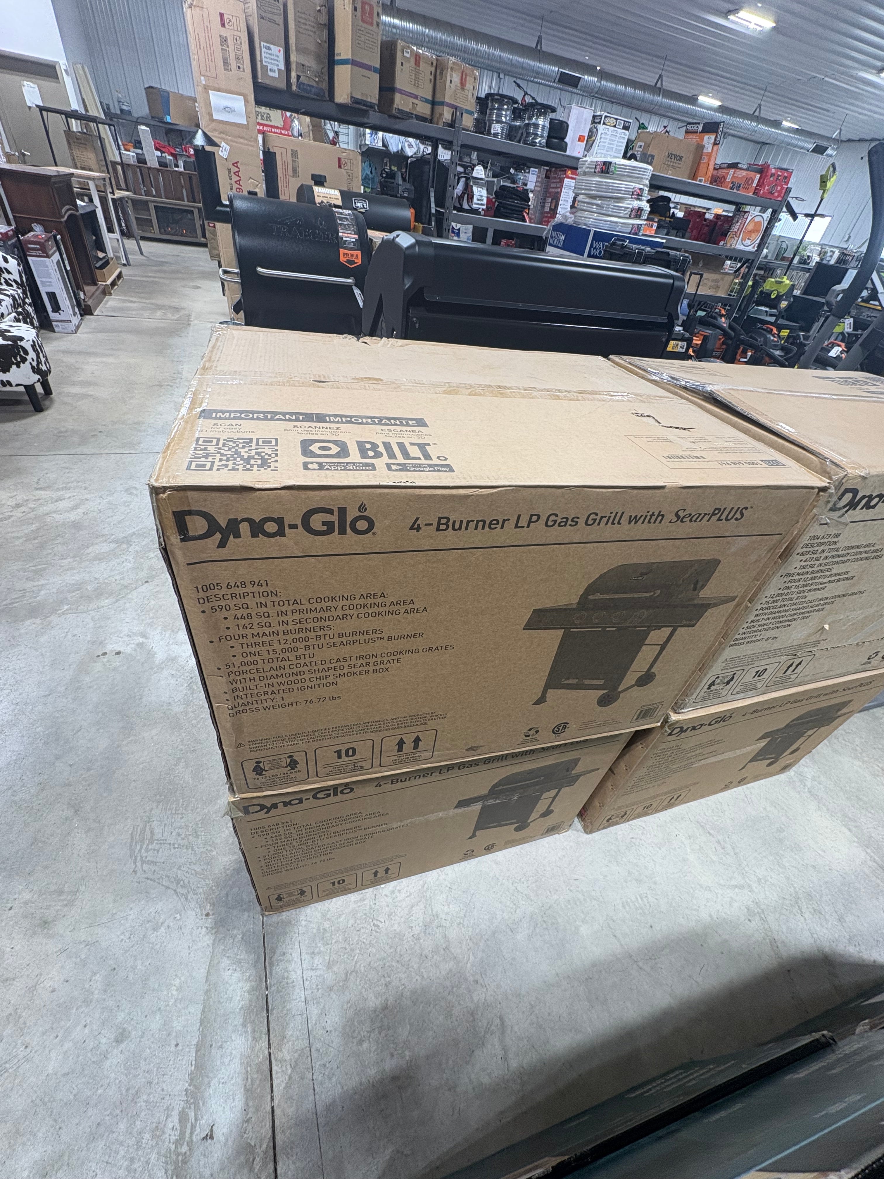 Brand new Dyna-Glo 5-Burner Propane Gas Grill in Matte Black with TriVantage Multifunctional Cooking System