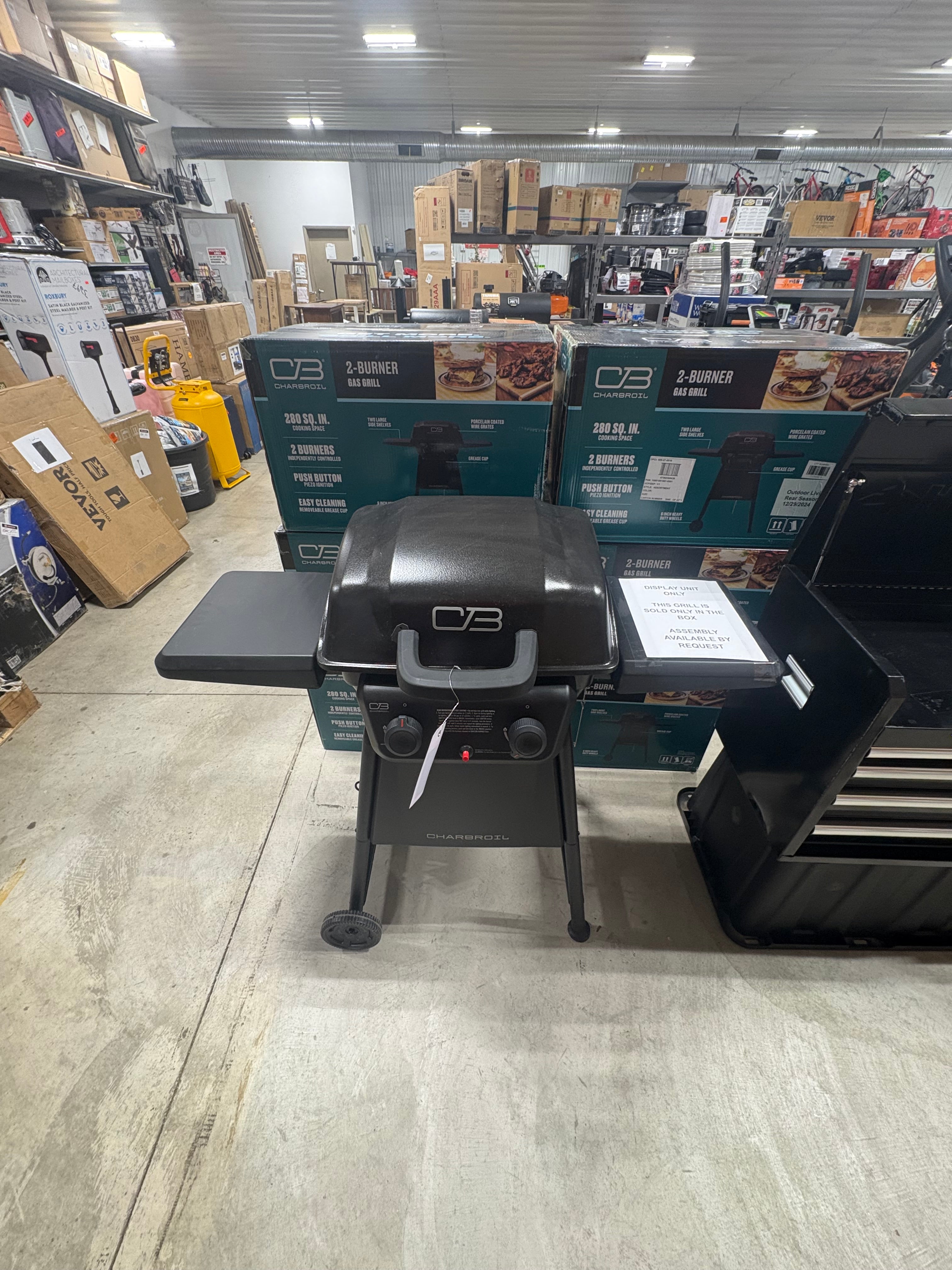 Brand new Char-Broil 2 Burner 20000 BTU Gas Grill