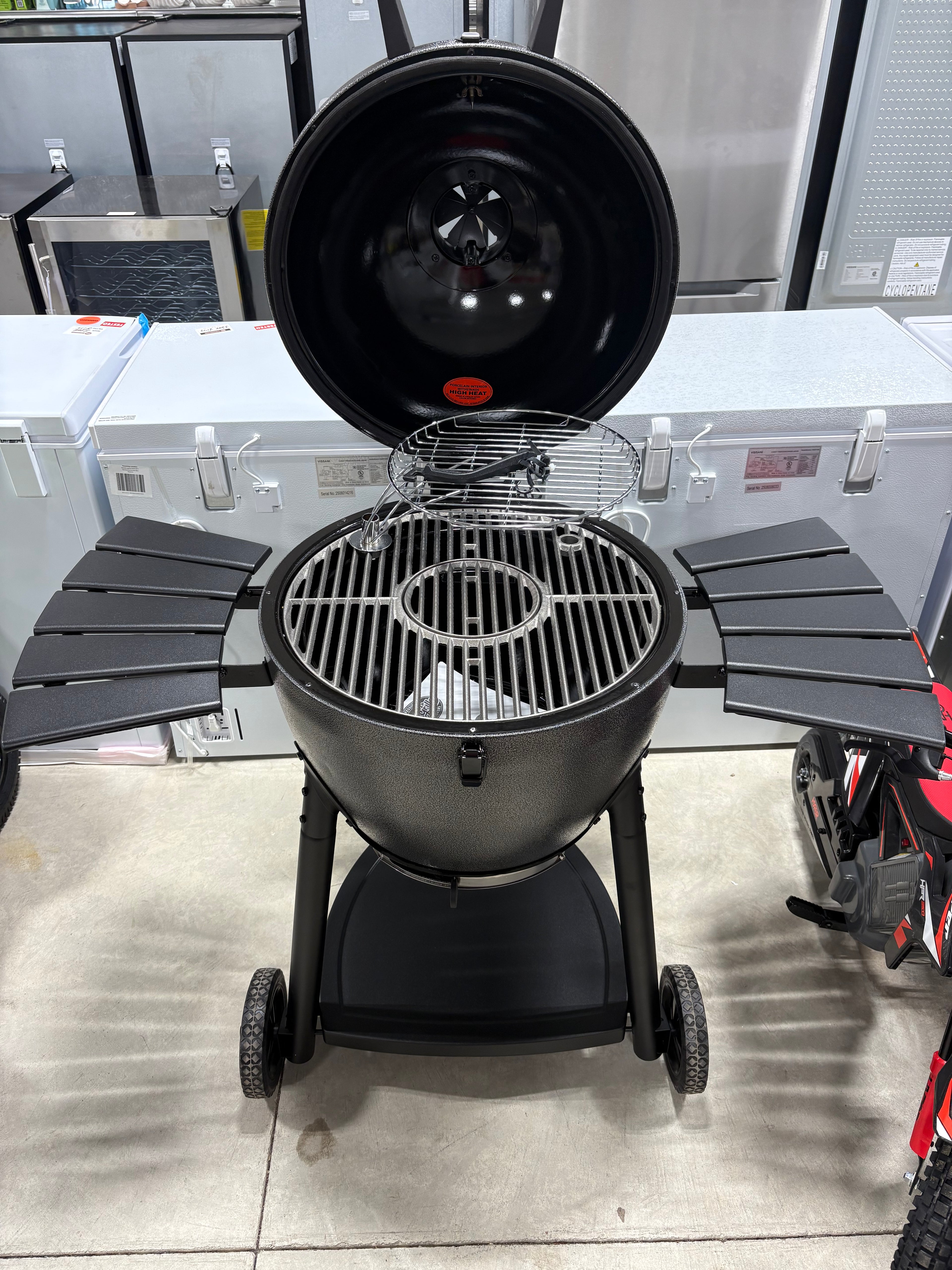 Brand new and fully assembled Char-Griller Akorn 20-inch Kamado Charcoal Grill in Black