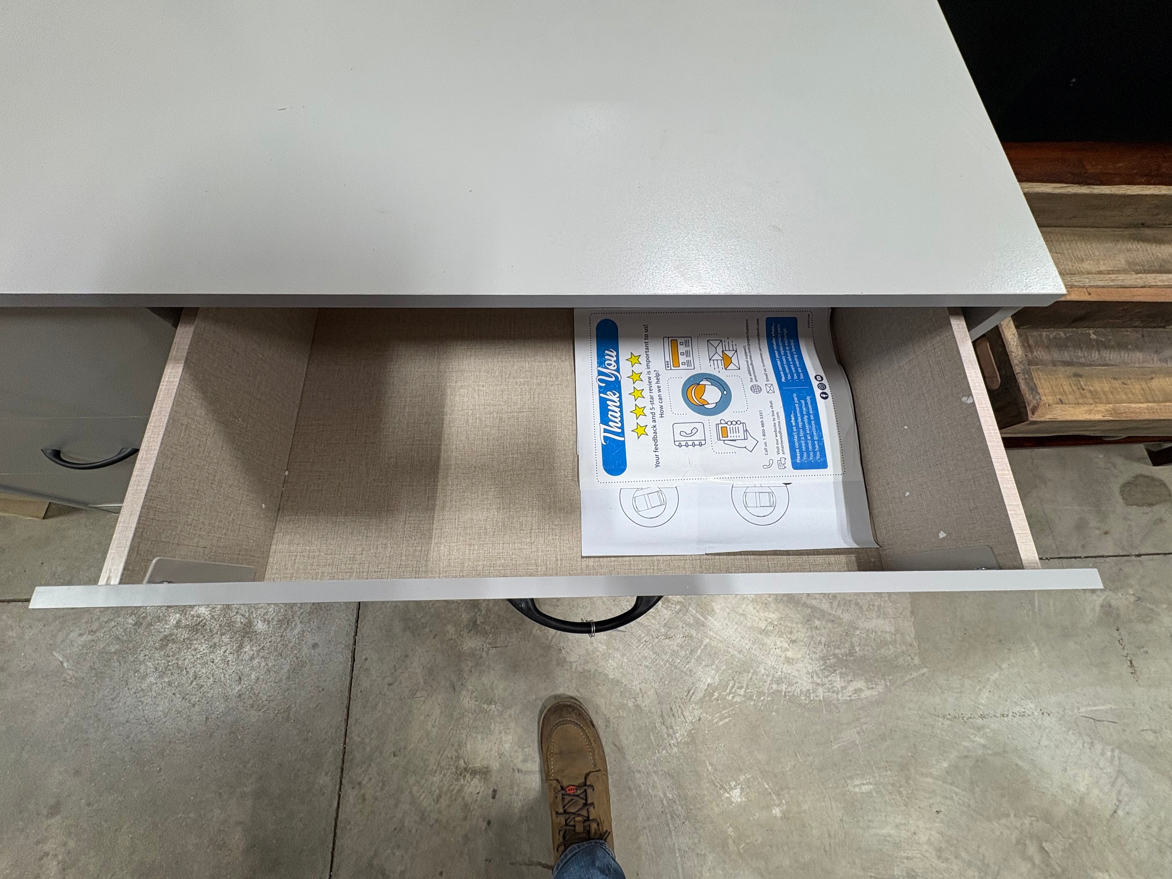 Brand new and fully assembled Mainstays DW65830 CLassic 6 Drawer Dresser-Gray