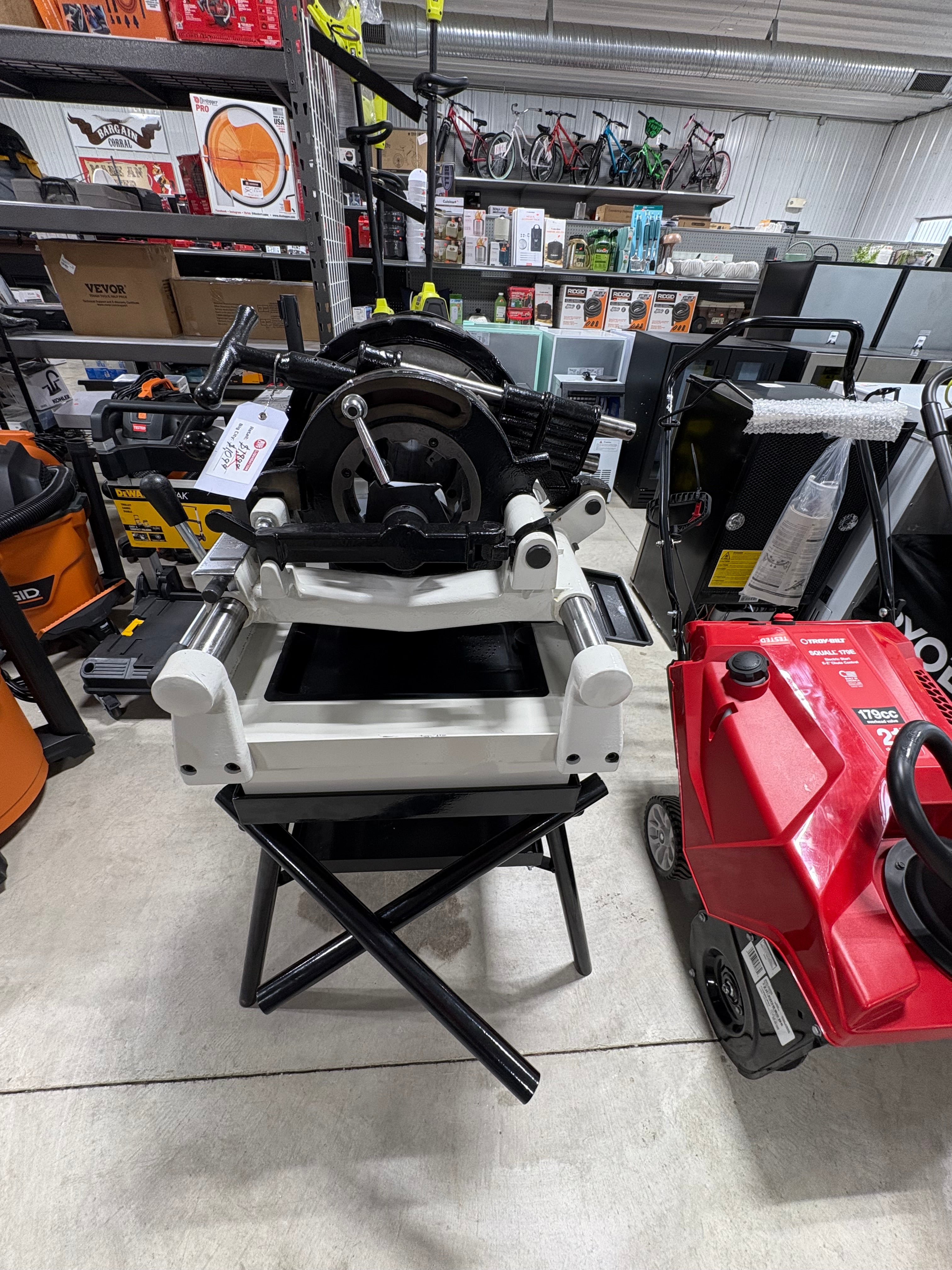 Brand new and fully assembled Klutch 4in. Electric Pipe Threader 110V