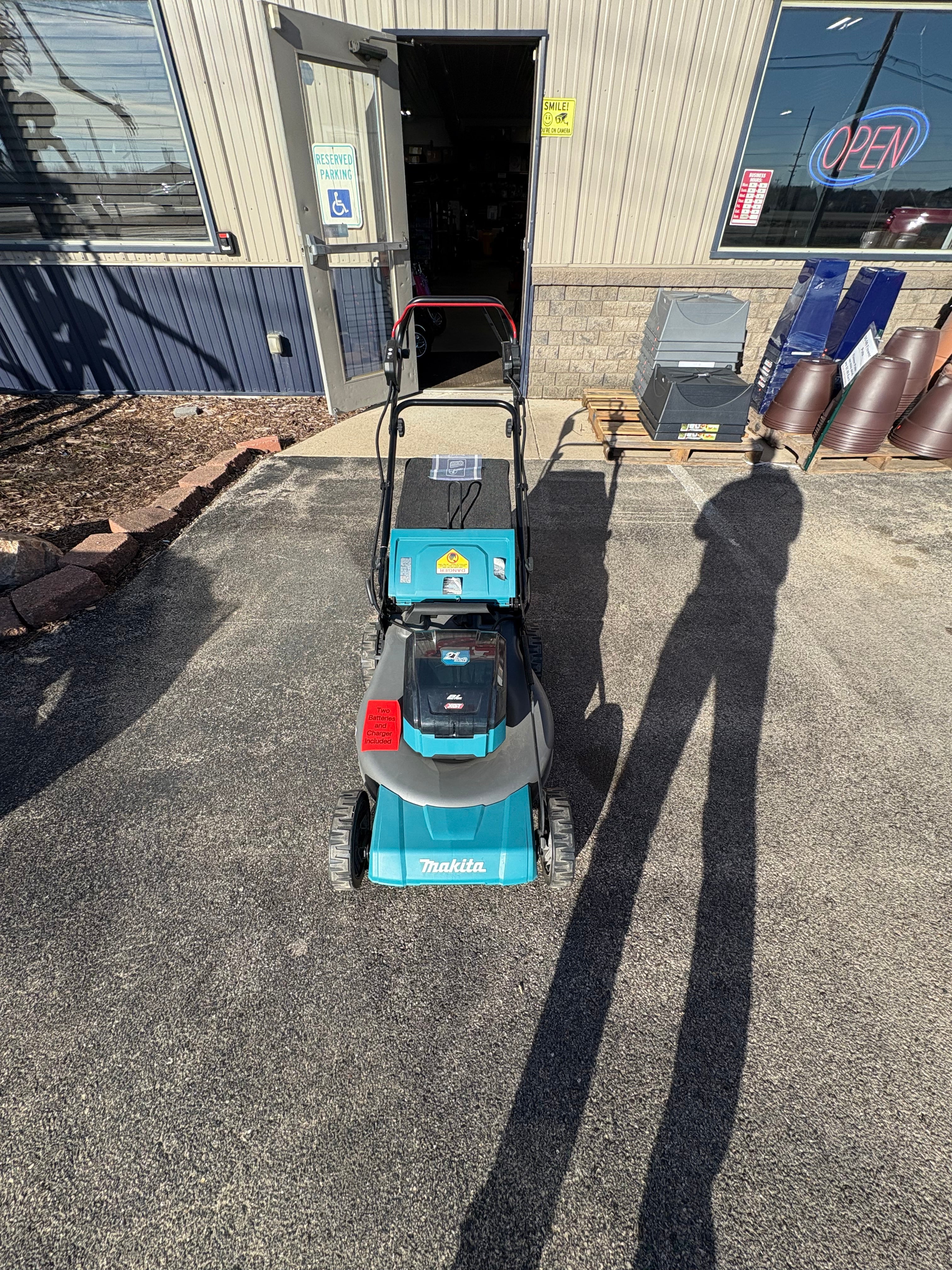 Brand new Makita 40V max XGT Brushless Cordless 21 in. Walk Behind Self-Propelled Commercial Lawn Mower Kit (8.0Ah)