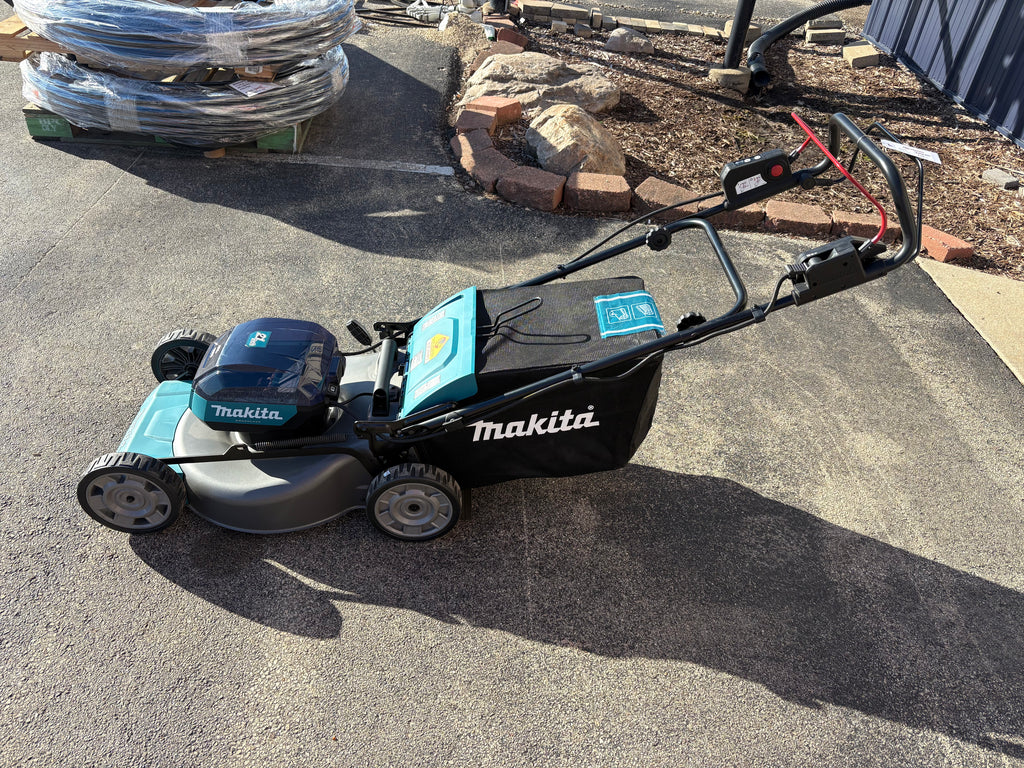Brand new Makita 40V max XGT Brushless Cordless 21 in. Walk Behind Self-Propelled Commercial Lawn Mower Kit (4.0Ah)