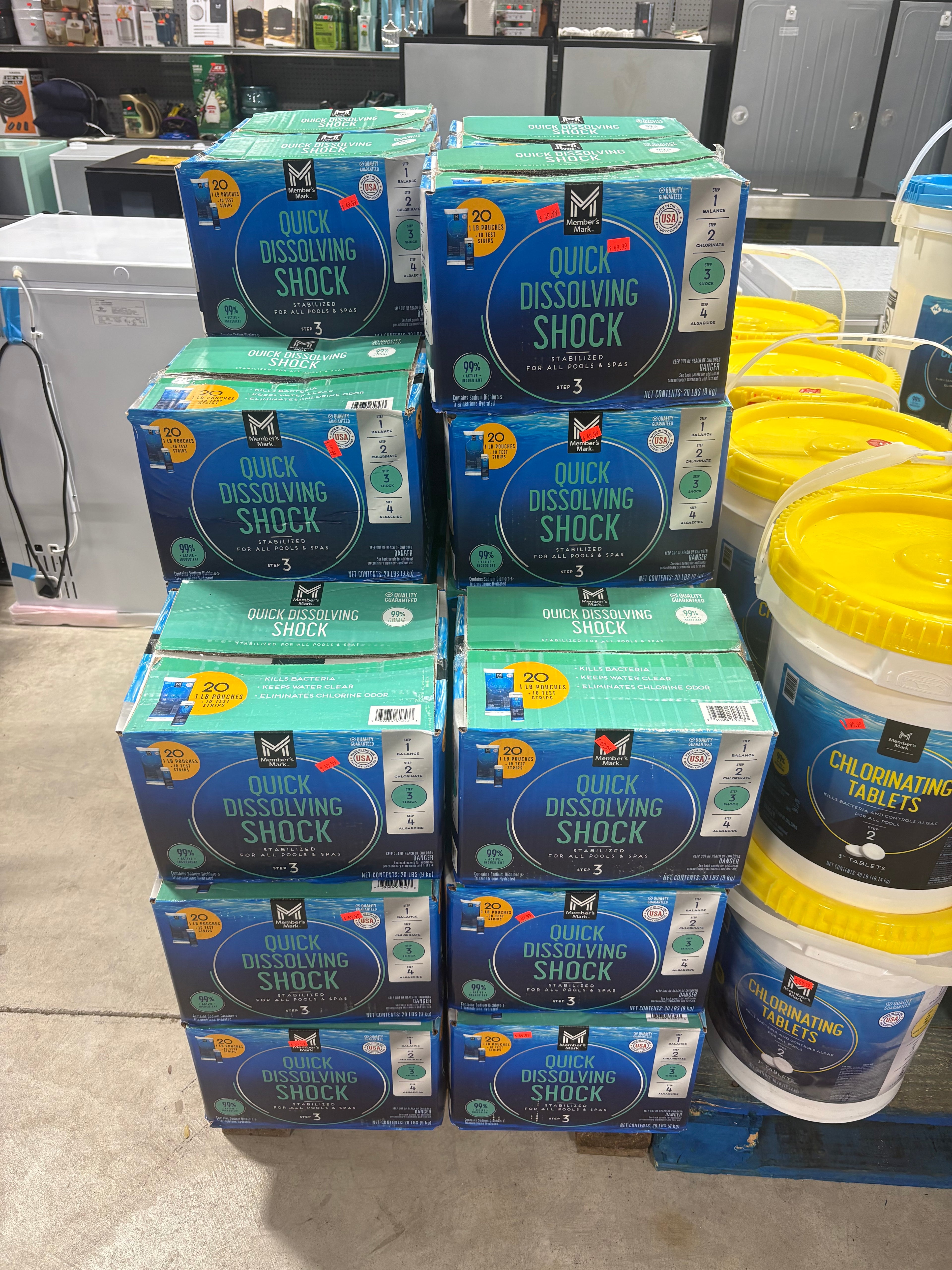 Brand new Member's Mark Quick Dissolving Shock 20lb with 10 Test Strips