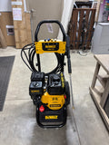 DEWALT 3400 PSI 2.5 GPM Gas Pressure Washer with Maintenance-Free Pump, Heavy-Duty Commercial Cold Water Power Washer.