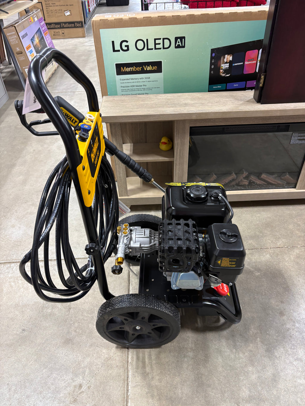DEWALT 3400 PSI 2.5 GPM Gas Pressure Washer with Maintenance-Free Pump, Heavy-Duty Commercial Cold Water Power Washer.