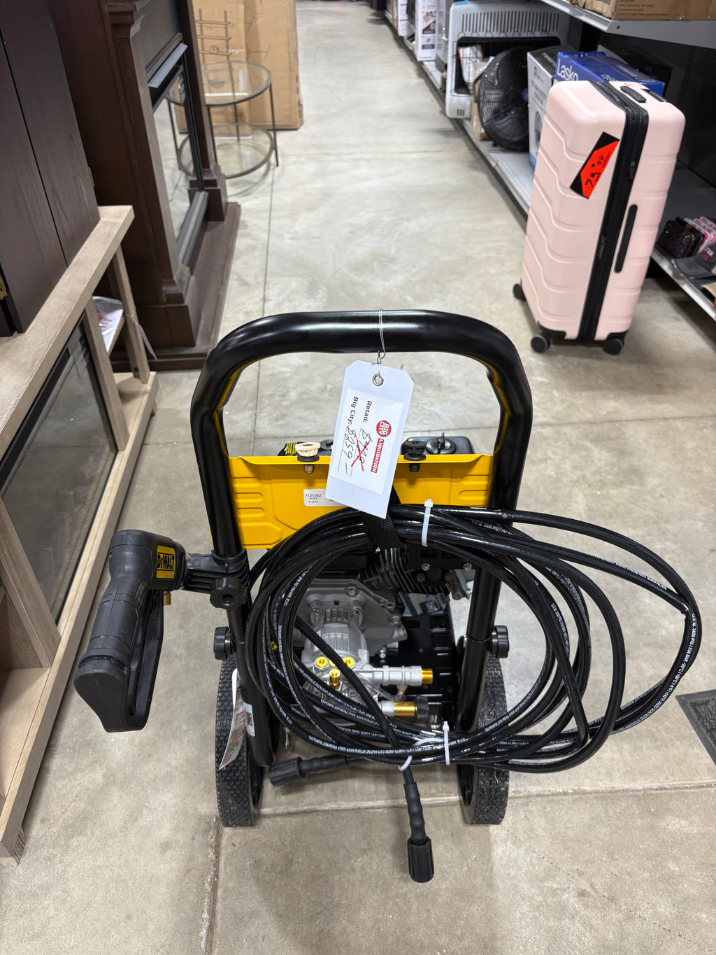 DEWALT 3400 PSI 2.5 GPM Gas Pressure Washer with Maintenance-Free Pump, Heavy-Duty Commercial Cold Water Power Washer.