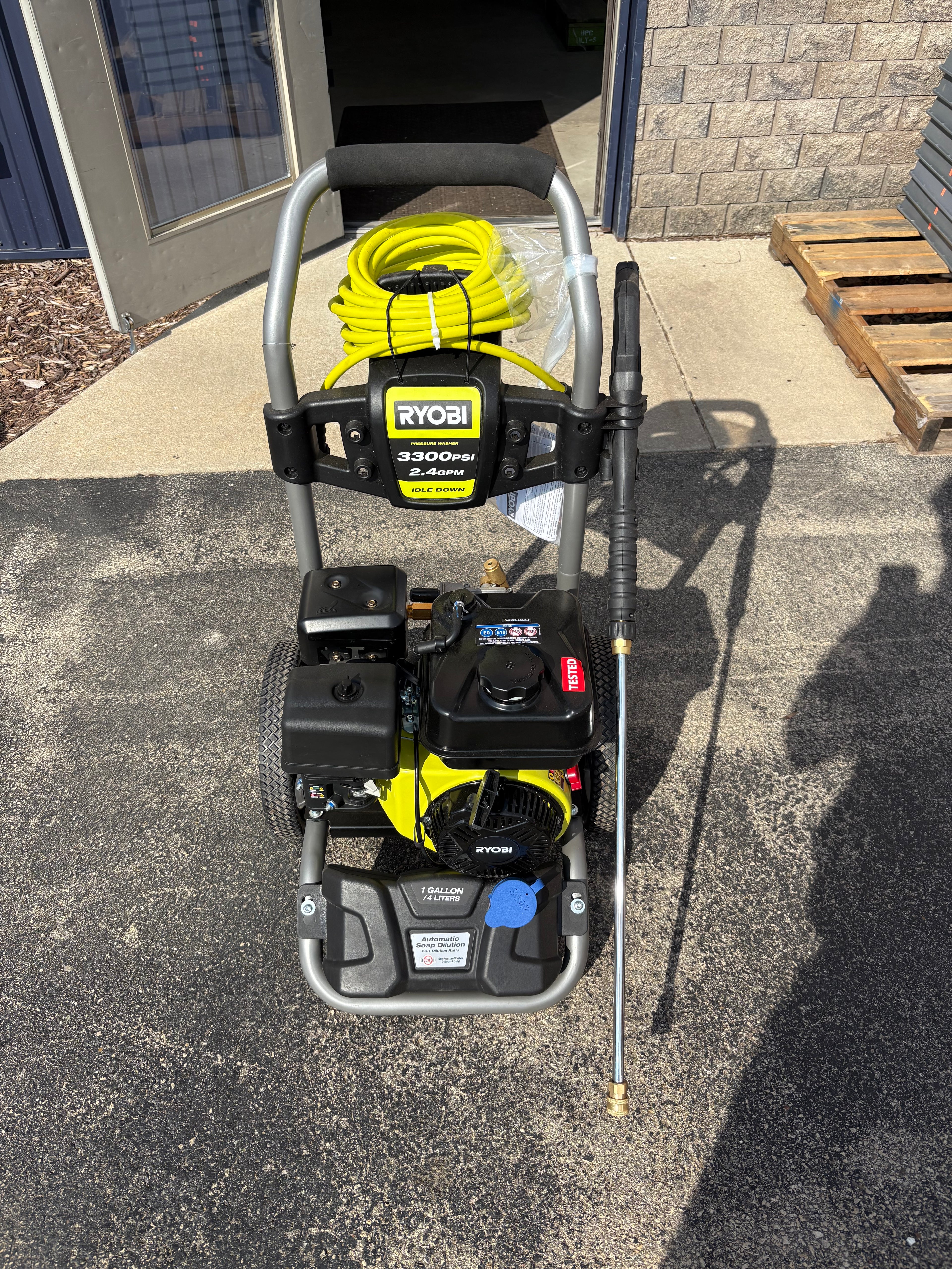 RYOBI 3300 PSI 2.4 GPM Cold Water Gas Pressure Washer with 212cc Engine.
