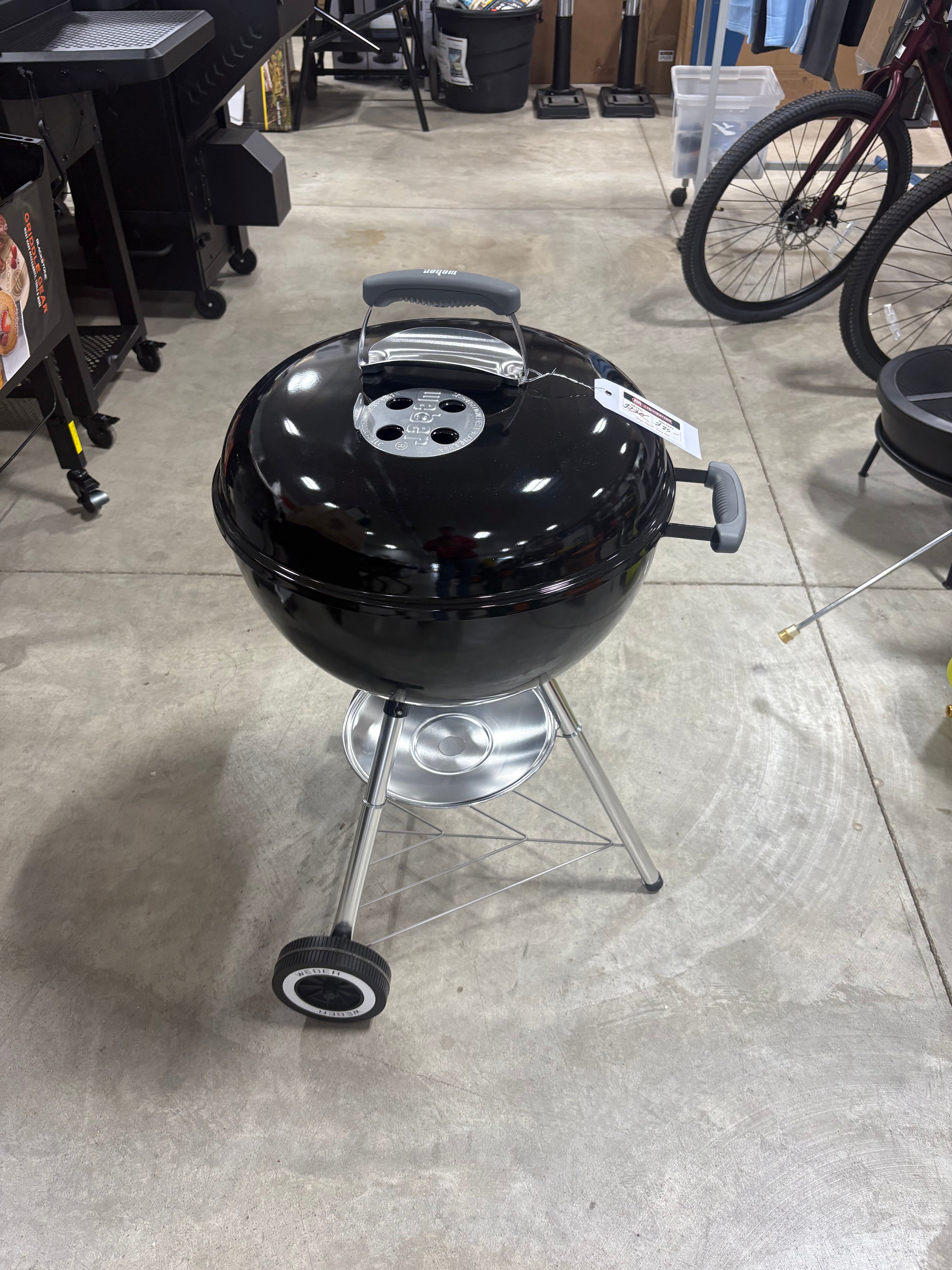 Brand new Weber 18" Original Kettle Charcoal Grill 441001 Black