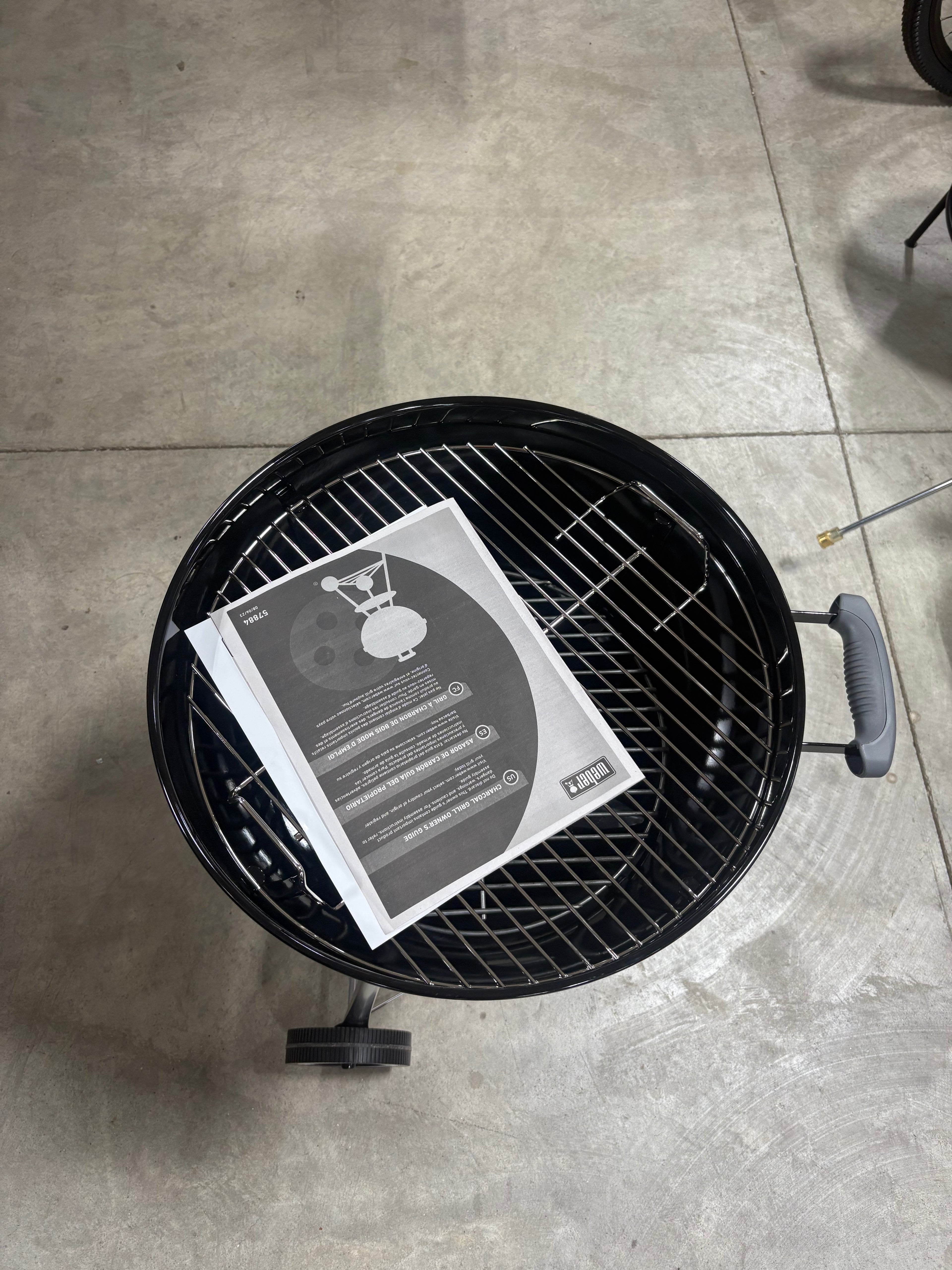 Brand new Weber 18" Original Kettle Charcoal Grill 441001 Black