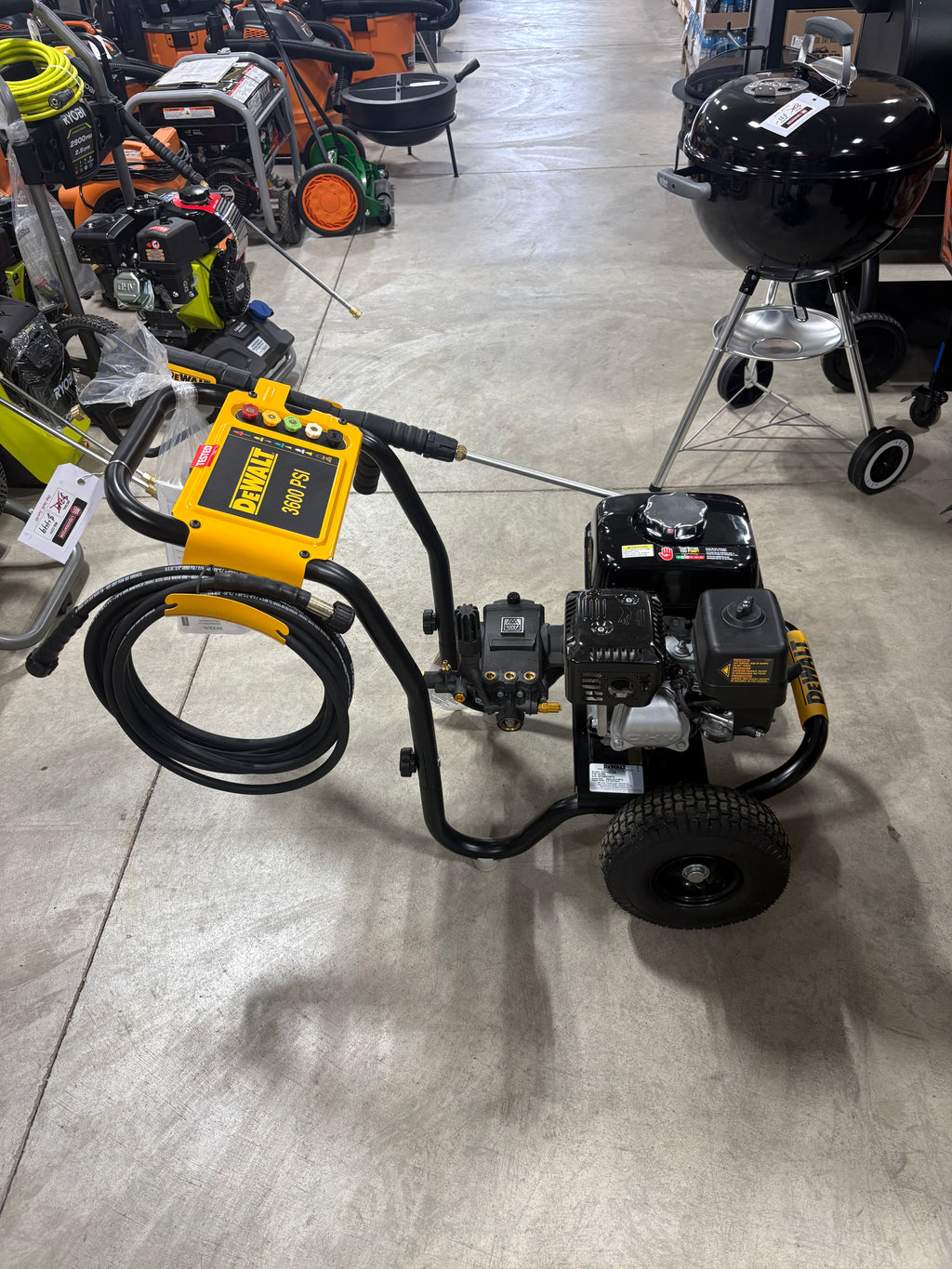 DEWALT 3600 PSI 2.5 GPM Gas Pressure Washer with Honda GX200 Engine, Heavy-Duty Commercial Cold Water Power Cleaner.