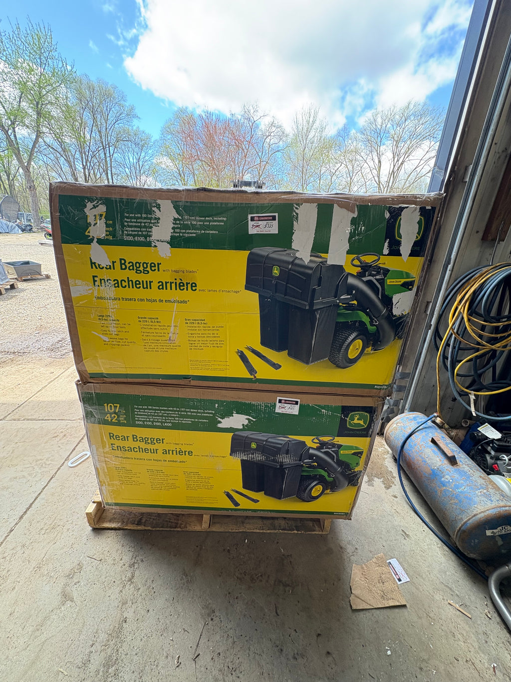 Brand new John Deere 42 in. Twin Bagger for 100 Series Tractors Compatible with S100, S110, S120, S130 and Edge 42 in. decks for D, E 100 Series lawn mowers