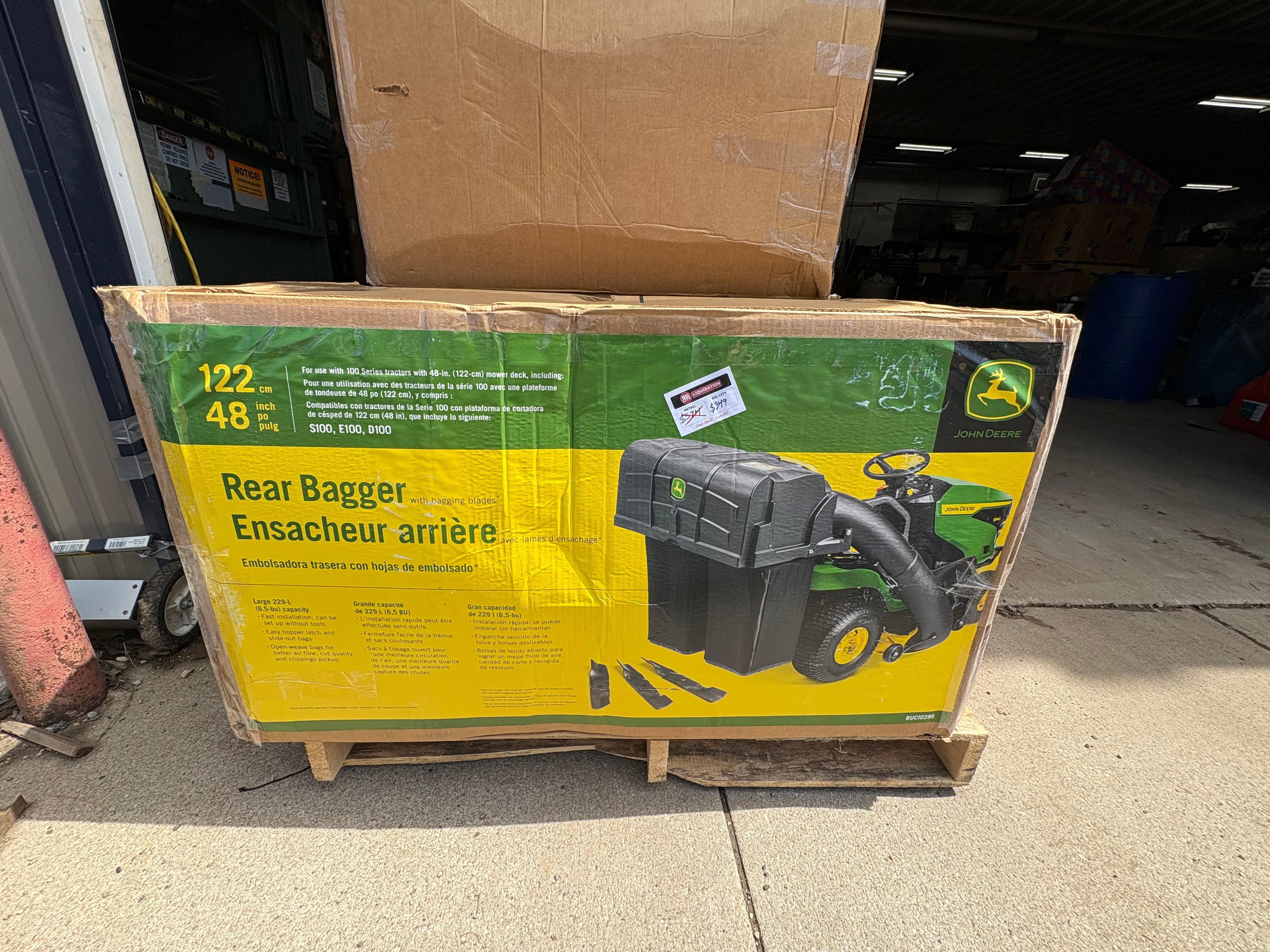 Brand new John Deere 48 in. Twin Bagger for 100 Series Tractors Compatible with S140 and S160 models, as well as Edge 48 in. decks for E, D, L and LA 100 Series mowers