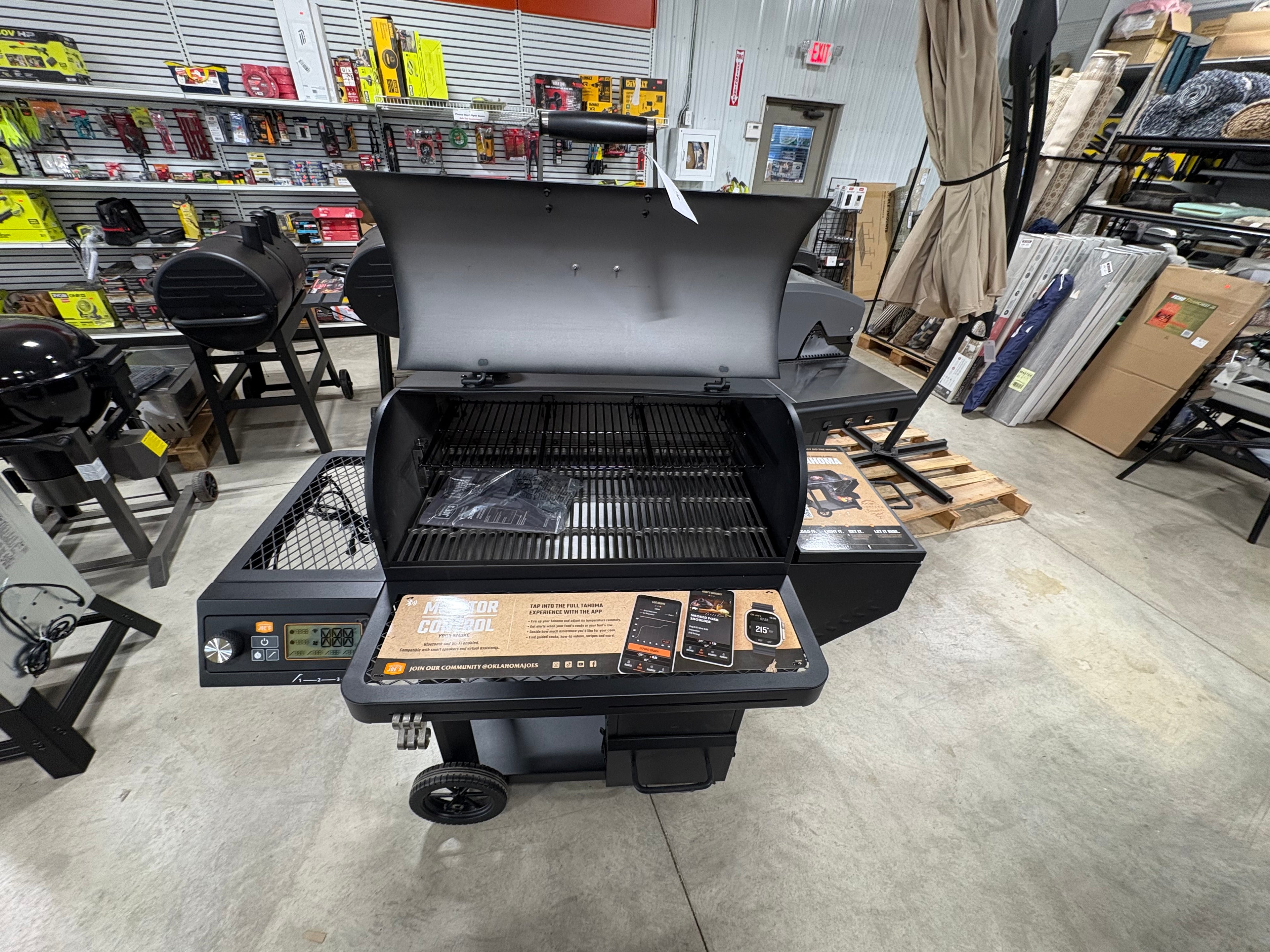 Brand new and assembled Oklahoma Joe's Charcoal/Wood Traditional Smoker Black
