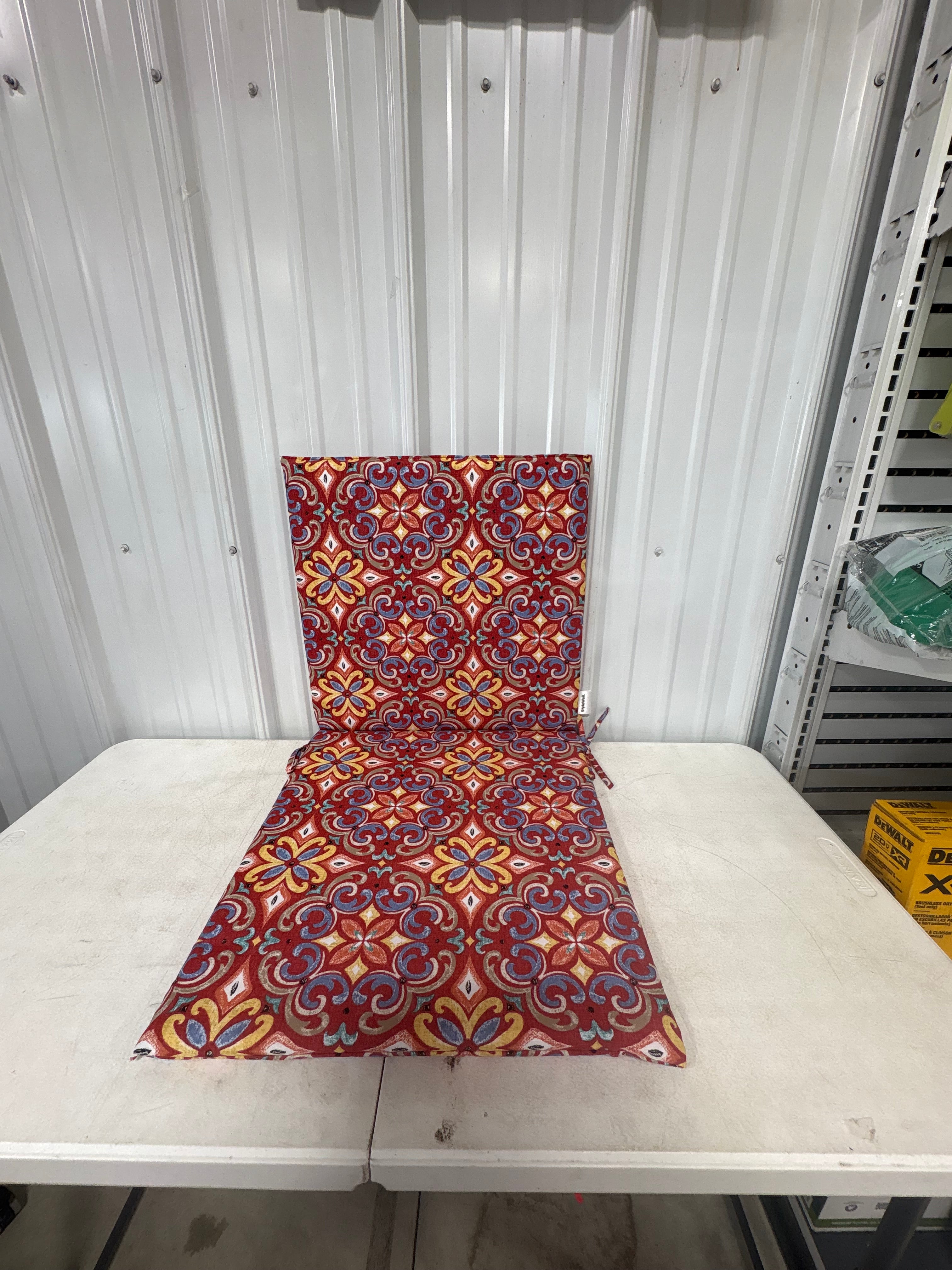 Brand new StyleWell Universal 19.5 in. x 19.5 in. One Piece Outdoor Sling Chair Cushion in Crawford Medallion